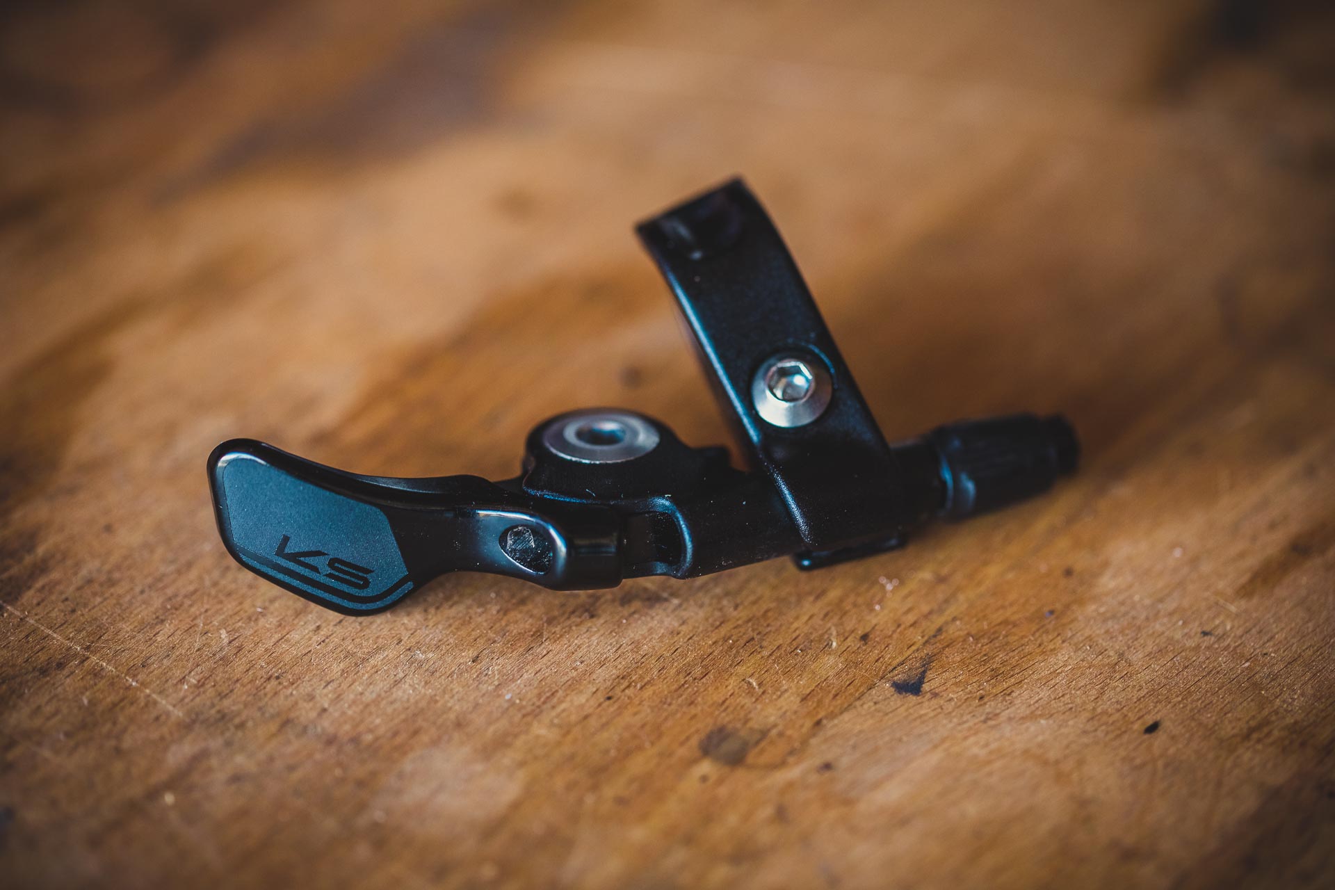 Kind Shock Southpaw Carbon Remote Lever